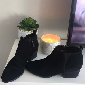 Short Black Boots with Zipper